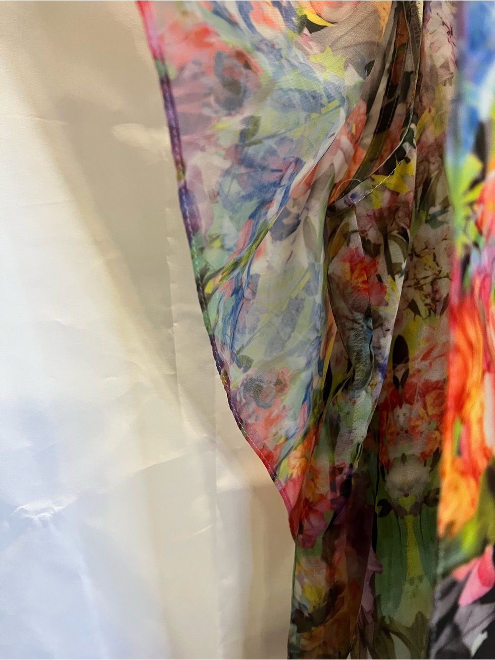 V Cristina Sheer Watercolor Floral Chiffon Blouse - Size XL Boho Flutter Sleeve - Picture 4 of 5